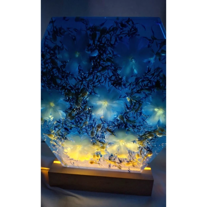 Lampy z żywicy Głębia Spokoju 3.jpg